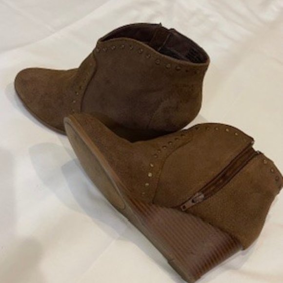 Wedge Heel Ankle Booties - Picture 3 of 4